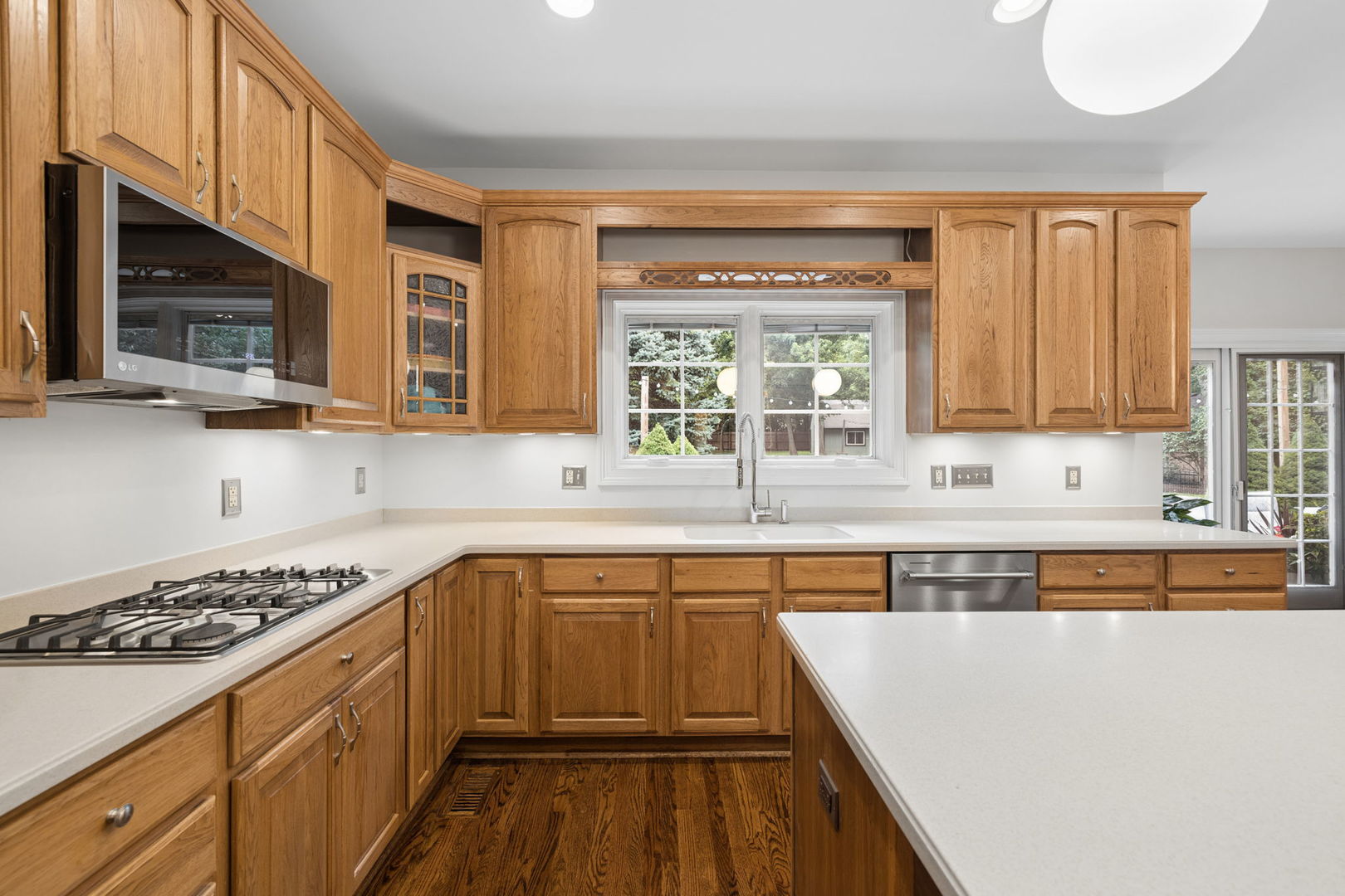 5709 Lenox Road Lisle, IL 60532 - Photo 12 of 46 Gallery Image 12