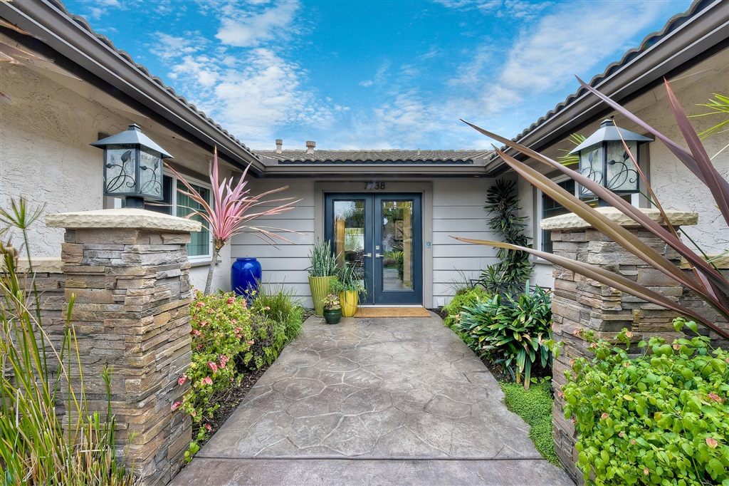 7738 Anillo Way Carlsbad, CA 92009 - Photo 2 of 25