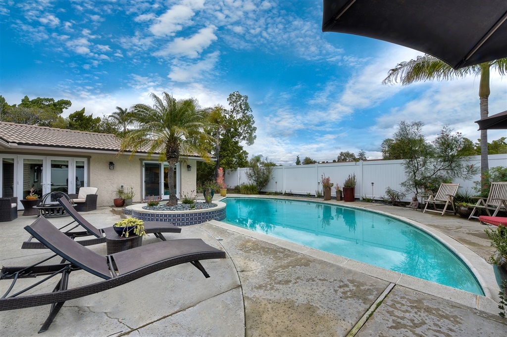 7738 Anillo Way Carlsbad, CA 92009 - Photo 23 of 25