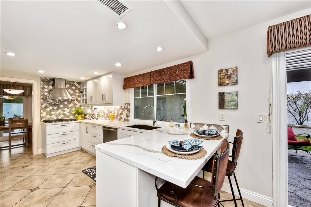 7738 Anillo Way Carlsbad, CA 92009 - Photo 10 of 25