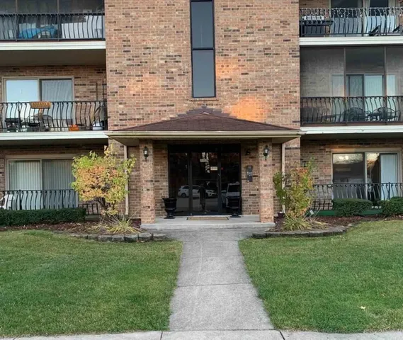 $212,500 | 7913 Paxton Avenue, Unit 1W, Tinley Park, IL 60477