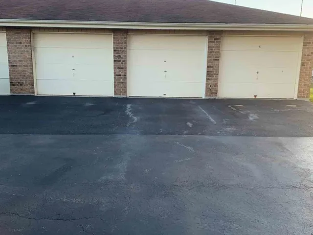 $212,500 | 7913 Paxton Avenue, Unit 1W, Tinley Park, IL 60477