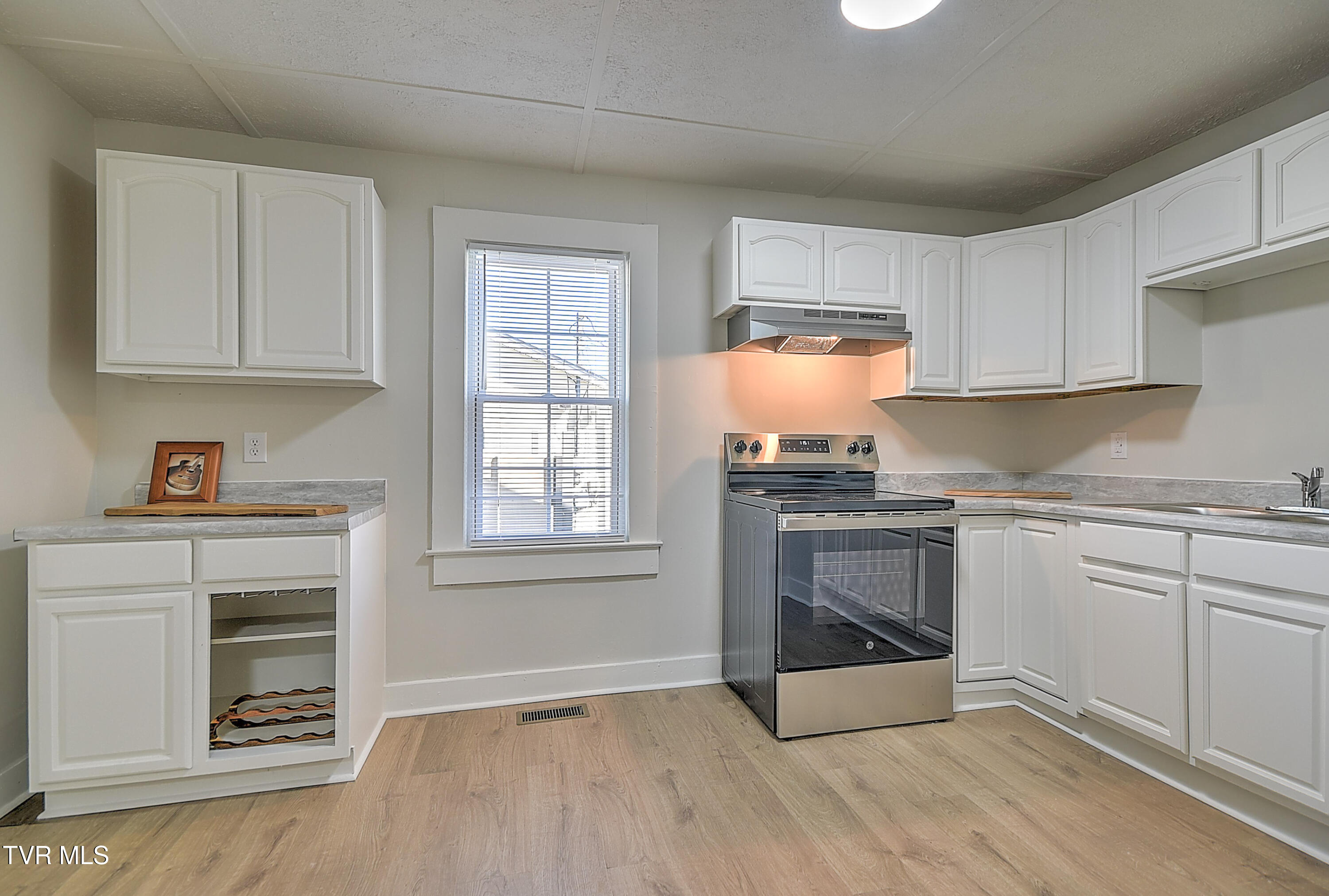 2709 Broad Street Bristol, TN 37620 - Photo 16 of 34 2709 Broad St DOM-32