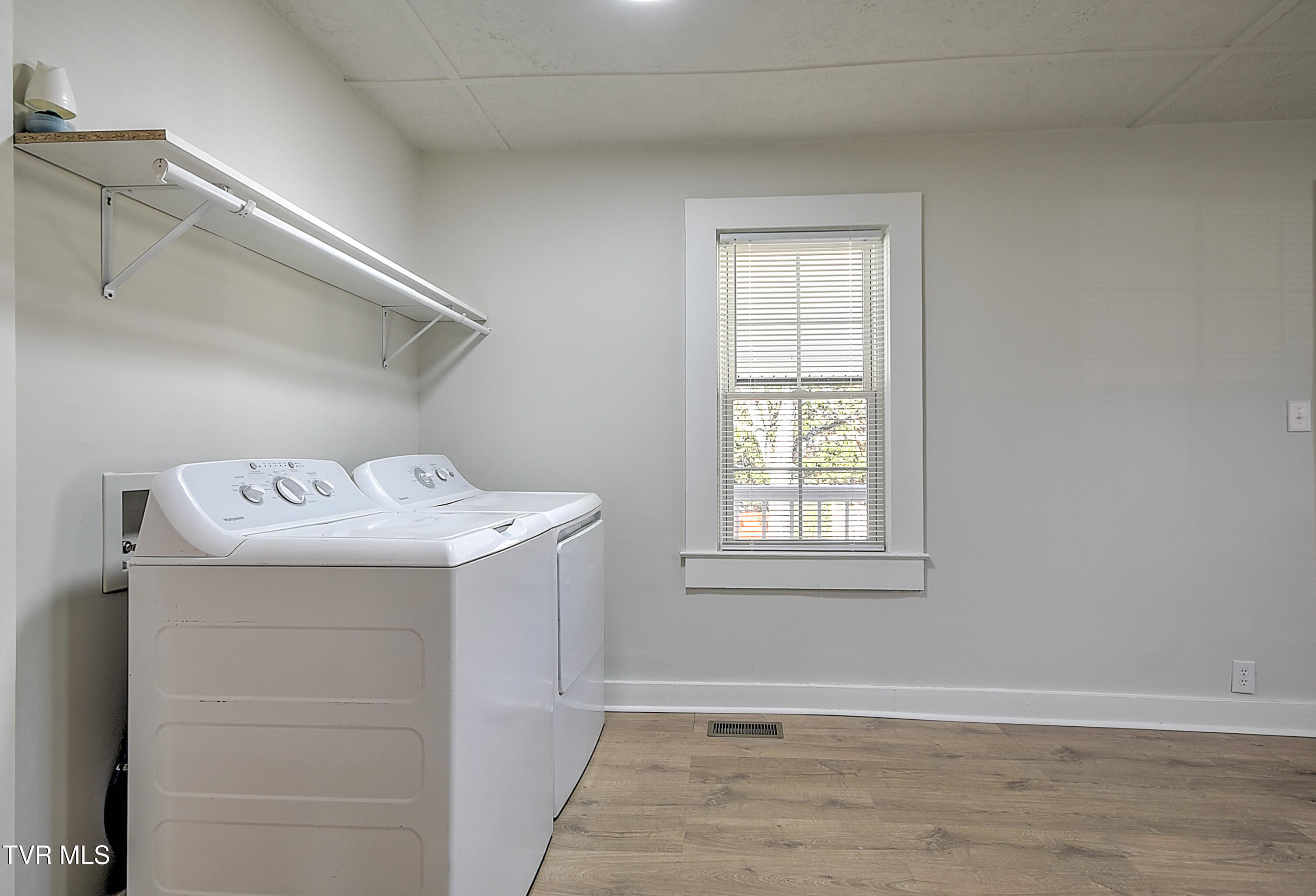 2709 Broad Street Bristol, TN 37620 - Photo 19 of 34 2709 Broad St DOM-24