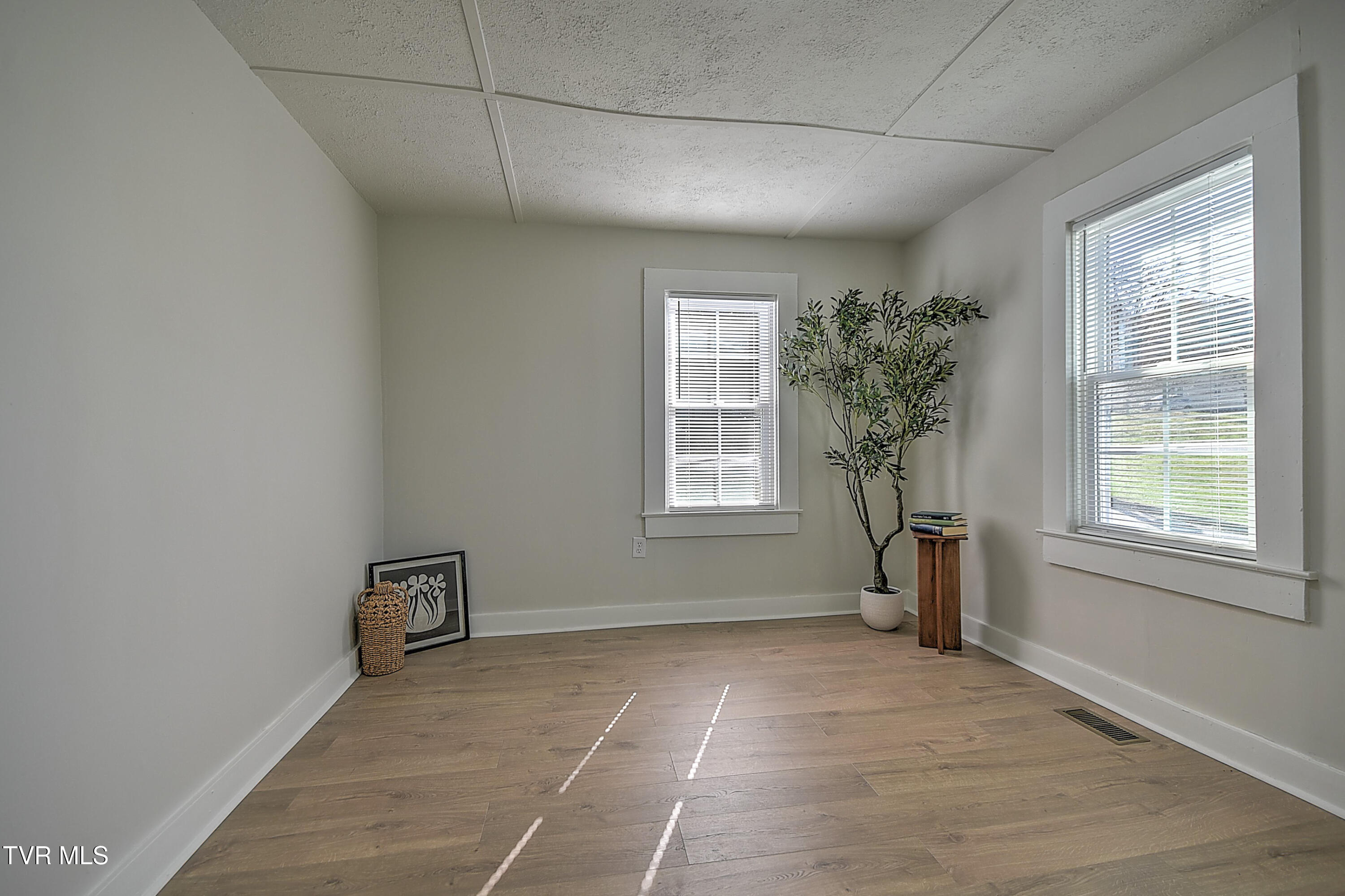 2709 Broad Street Bristol, TN 37620 - Photo 25 of 34 2709 Broad St DOM-18