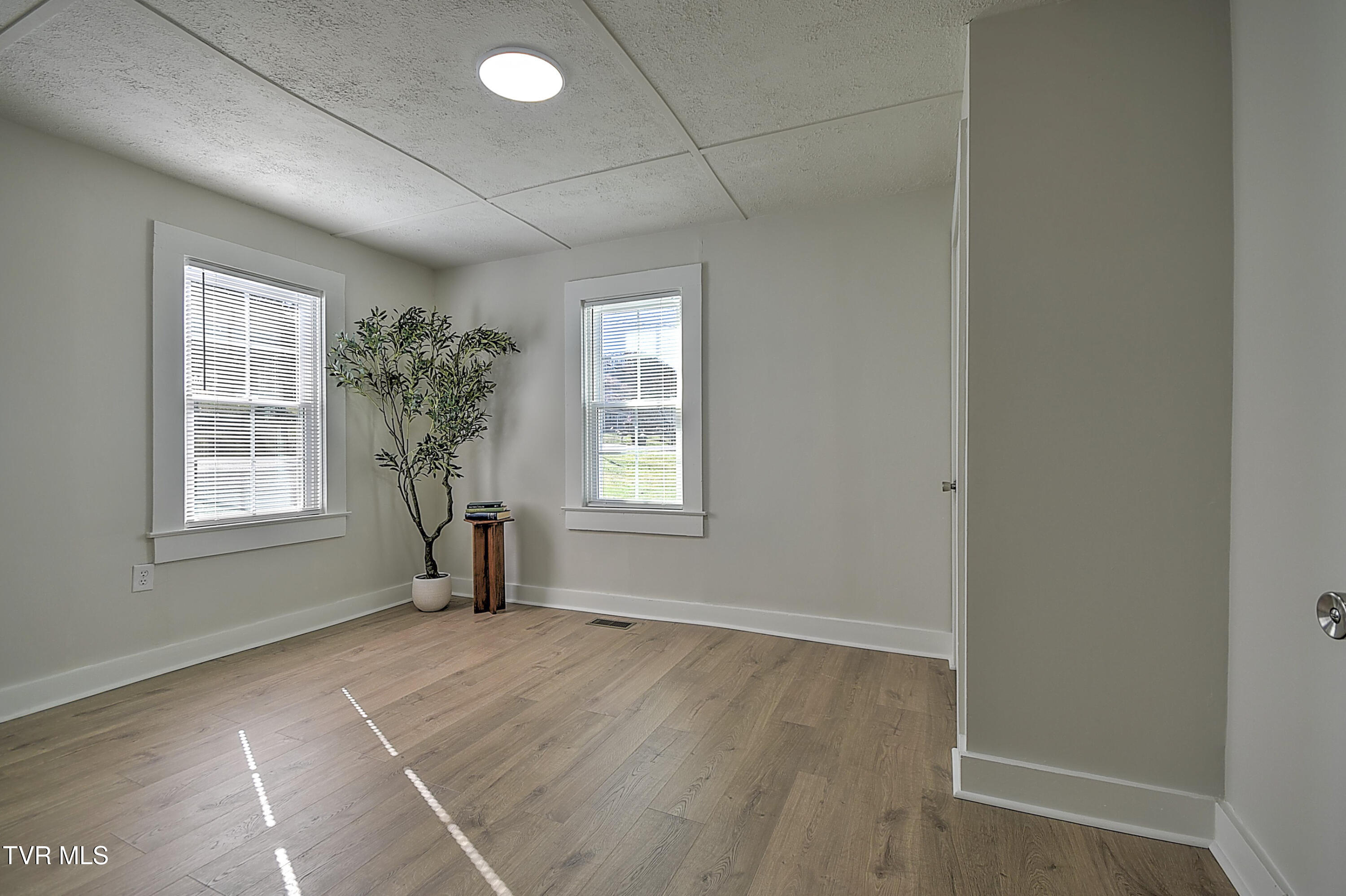 2709 Broad Street Bristol, TN 37620 - Photo 26 of 34 2709 Broad St DOM-17