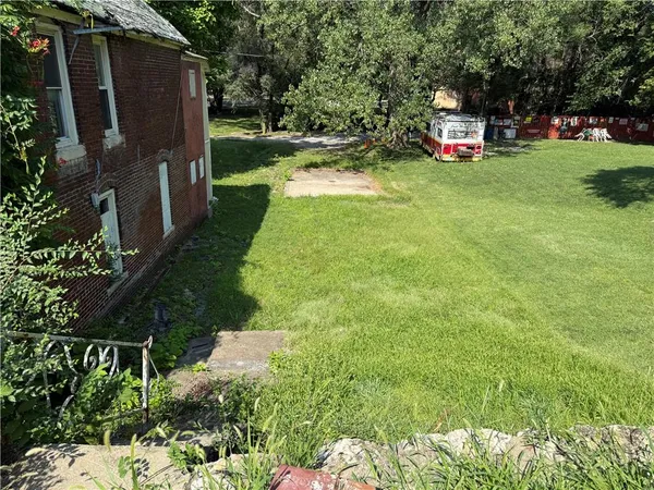 $179,000 | 2018 Summit Street, Kansas City, MO 64108