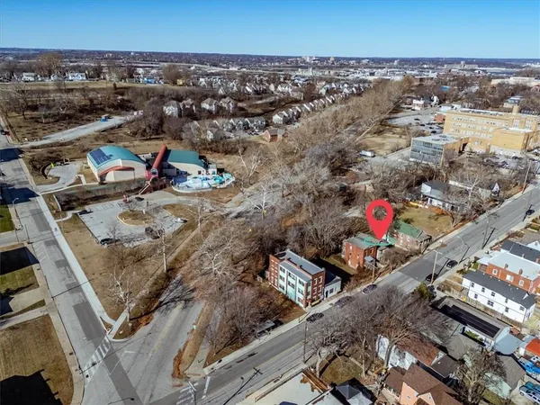 $179,000 | 2018 Summit Street, Kansas City, MO 64108