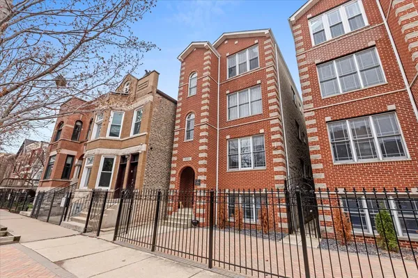 $3,250 | 2033 West Huron Street, Unit 1, Chicago, IL 60612