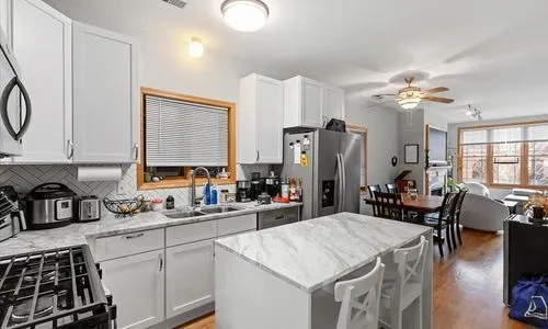 $3,250 | 2033 West Huron Street, Unit 1, Chicago, IL 60612