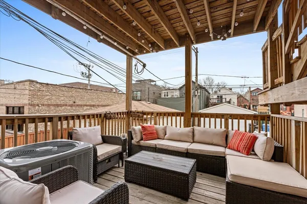 $3,250 | 2033 West Huron Street, Unit 1, Chicago, IL 60612