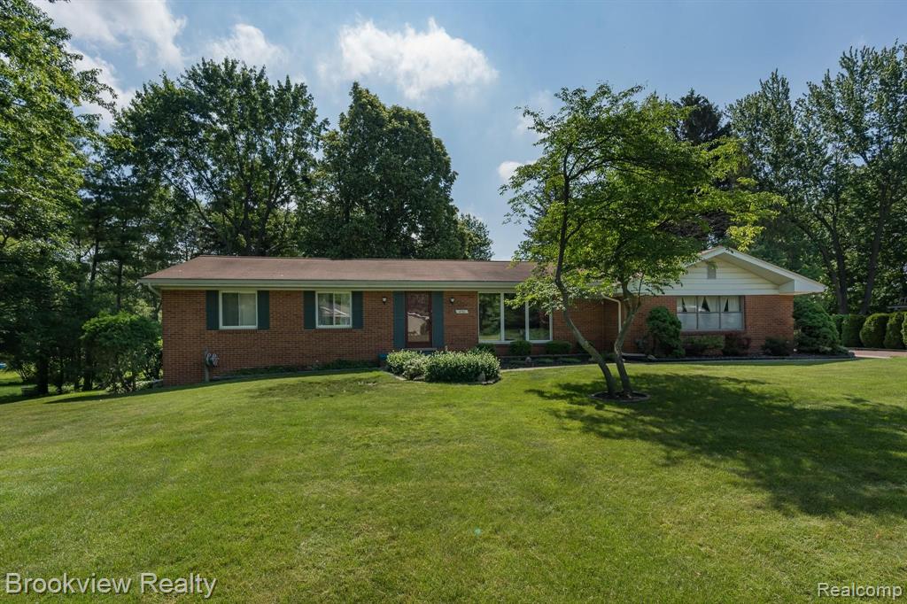 290 Donegal Drive Rochester Hills, MI 48309 - Photo 1 of 33
