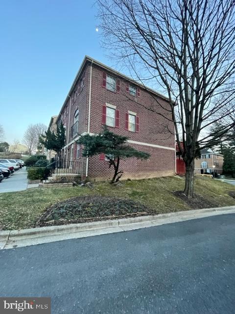 501 Pickwick Village Way Silver Spring, MD 20901 - Photo 2 of 23 Side View