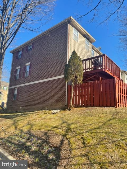 501 Pickwick Village Way Silver Spring, MD 20901 - Photo 3 of 23 Side/Rear