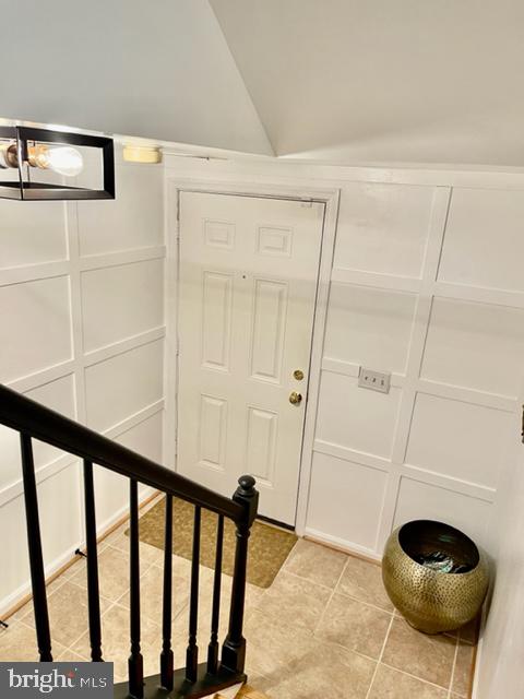 501 Pickwick Village Way Silver Spring, MD 20901 - Photo 4 of 23 Foyer