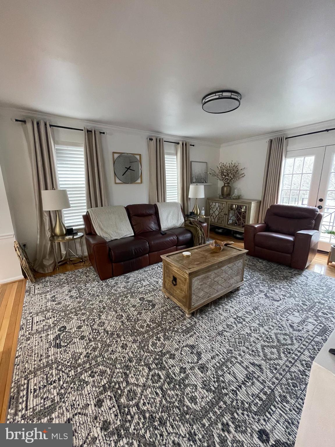501 Pickwick Village Way Silver Spring, MD 20901 - Photo 10 of 23 Living Room 2