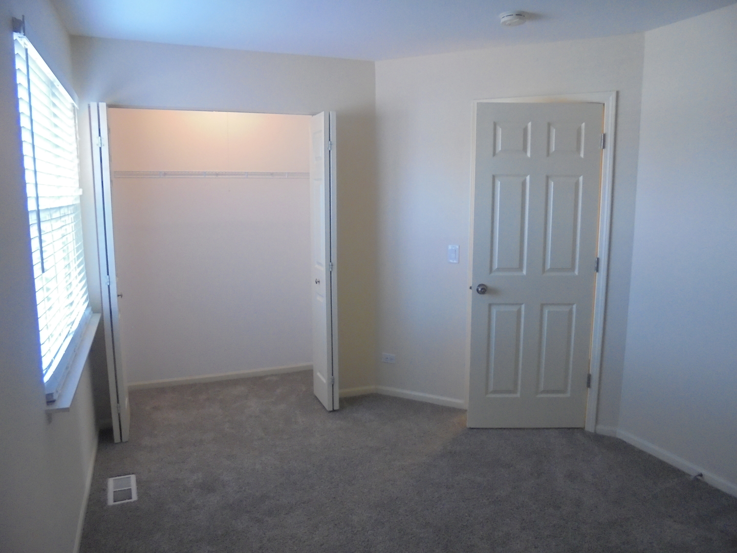 938 Ridgefield Lane Wheeling, IL 60090 - Photo 15 of 27