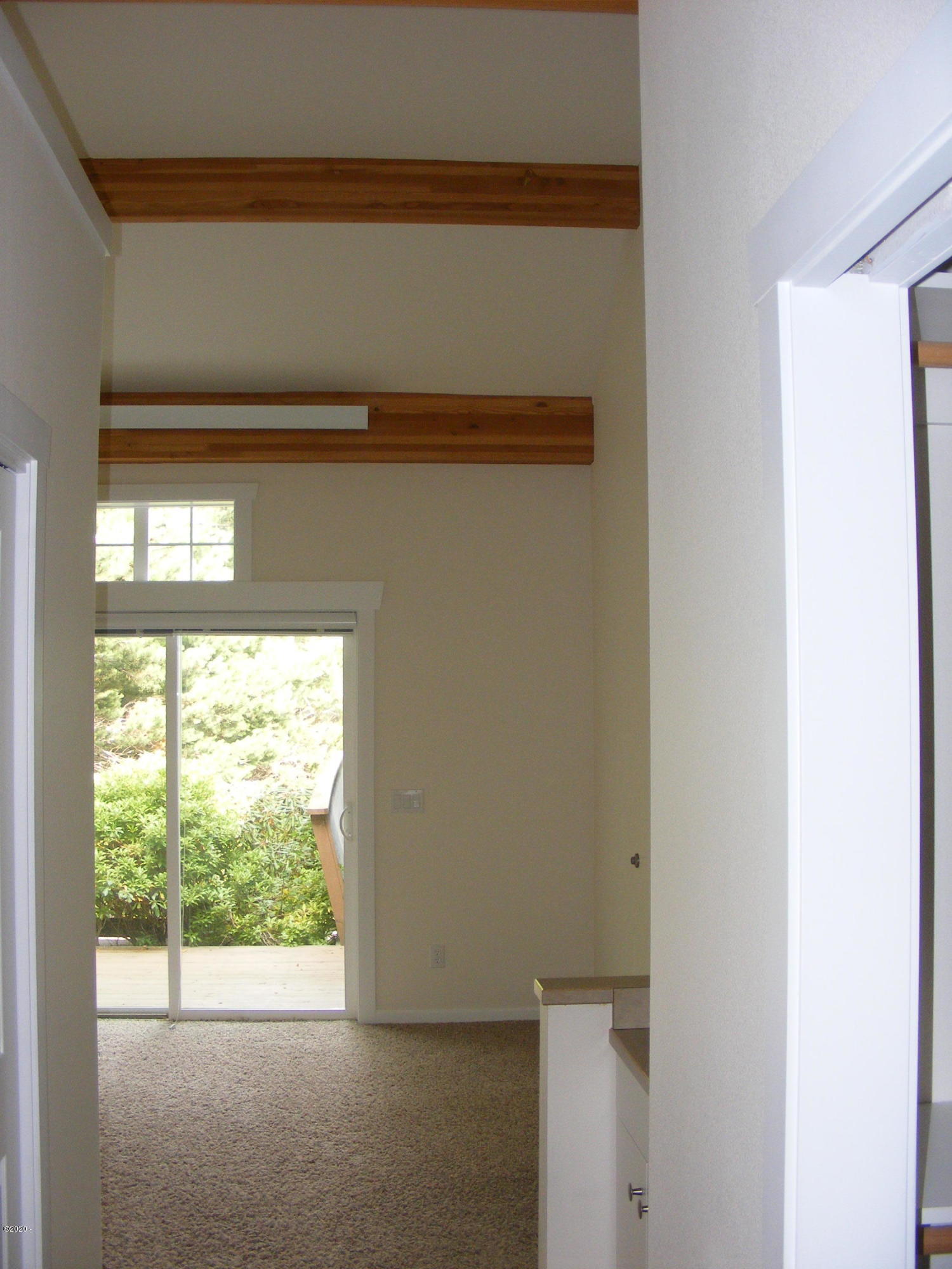 415 Northwest 19th Street Newport, OR 97365 - Photo 34 of 40 Master bedroom