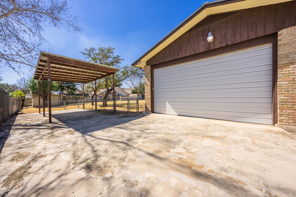 613 Harper Road Kerrville, TX 78028 - Photo 24 of 33