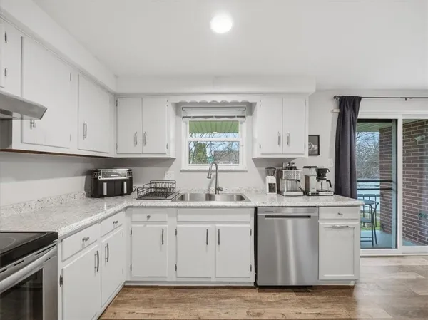 $259,900 | 1523 Woodcrest Avenue, Coraopolis, PA 15108