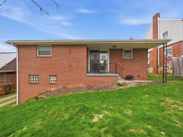 $259,900 | 1523 Woodcrest Avenue, Coraopolis, PA 15108