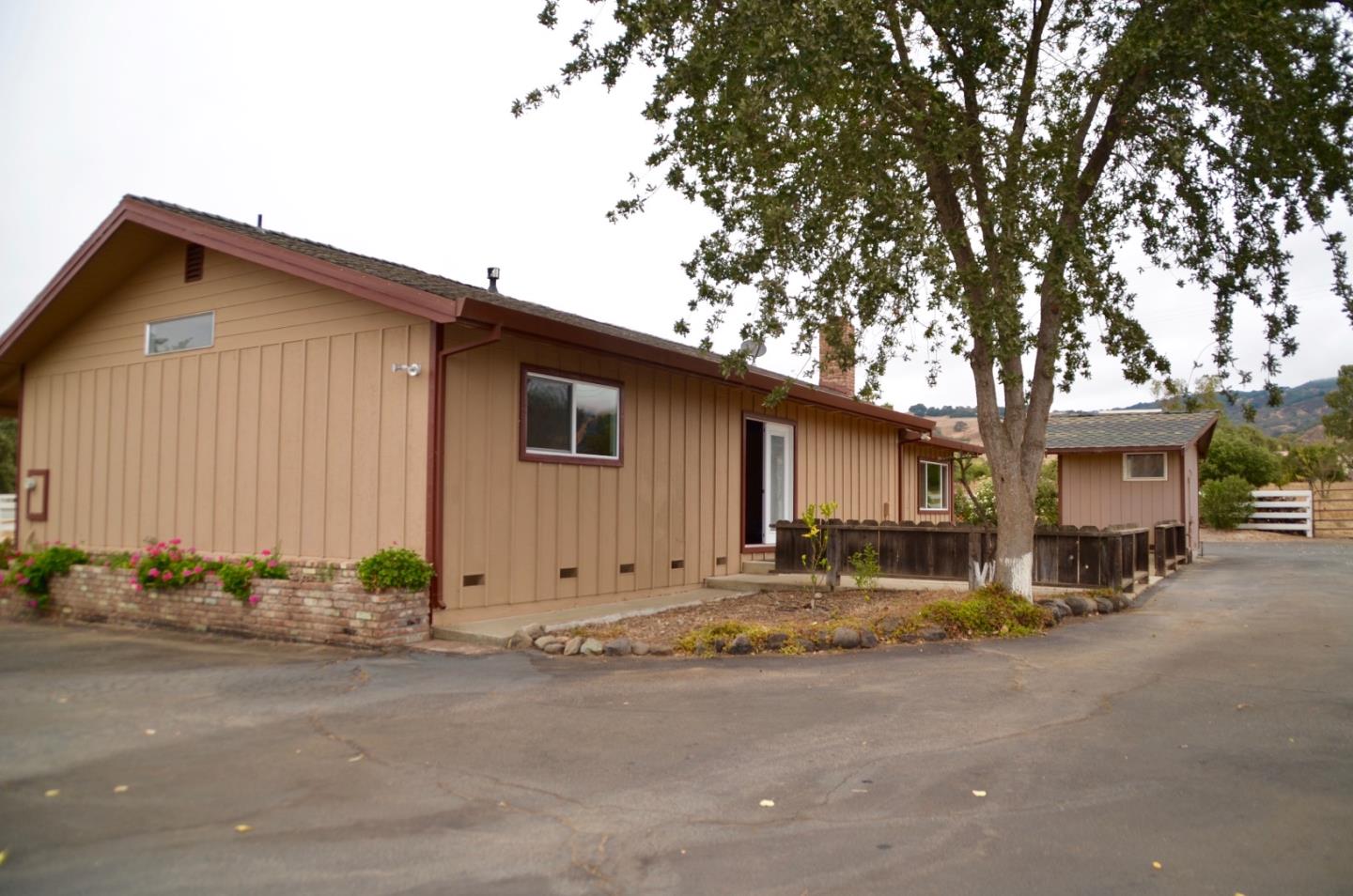 2890 Roop Road Gilroy, CA 95020 - Photo 4 of 22 a view of a house with a outdoor space