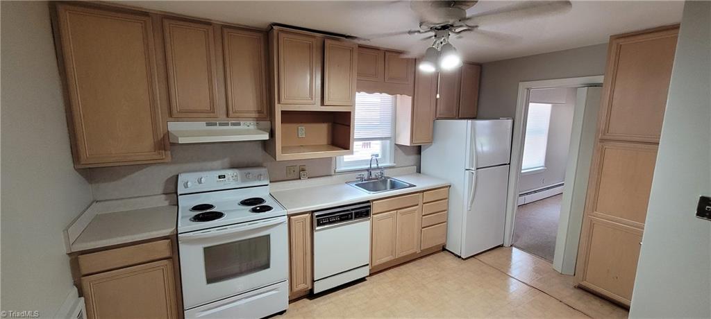 1112 South Benbow Road Greensboro, NC 27406 - Photo 3 of 4