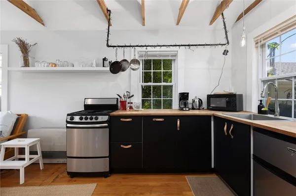 $2,000 | 109 Allston Avenue, Middletown, RI 02842