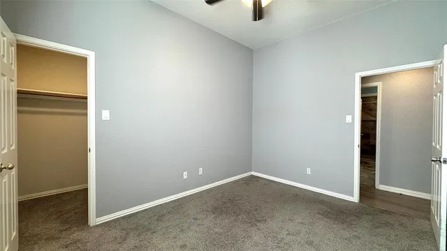 an empty room with a empty space