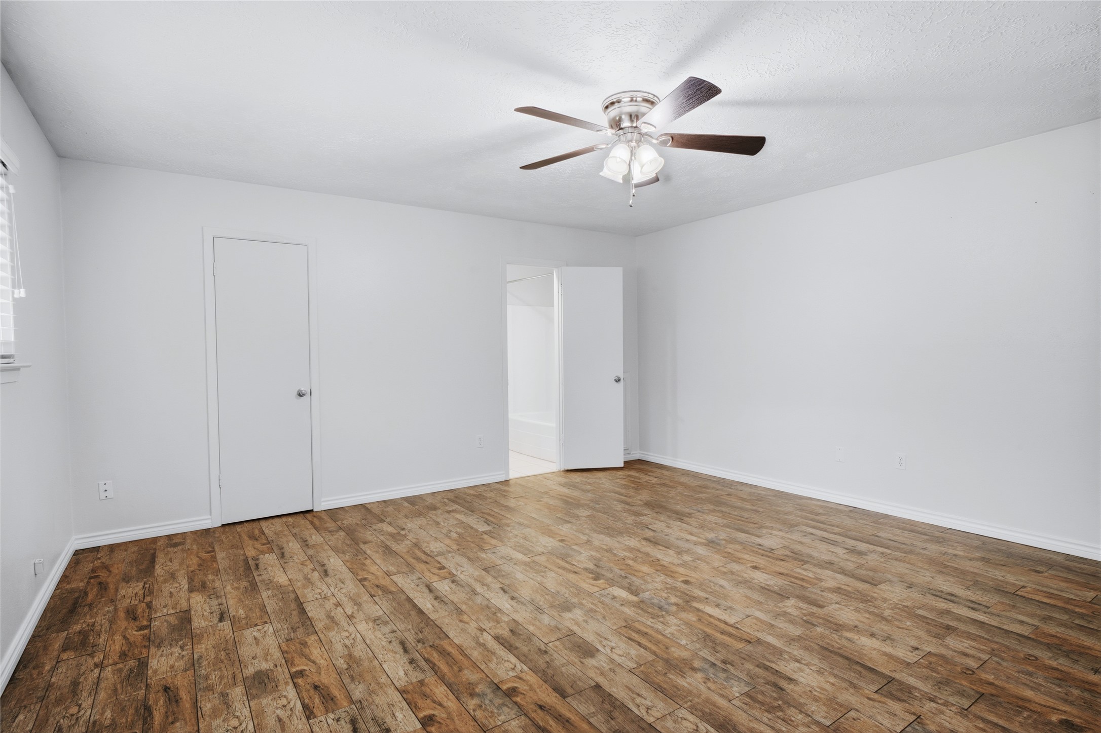 182 Greenleaf Lane Conroe, TX 77304 - Photo 8 of 17 Primary Bedroom