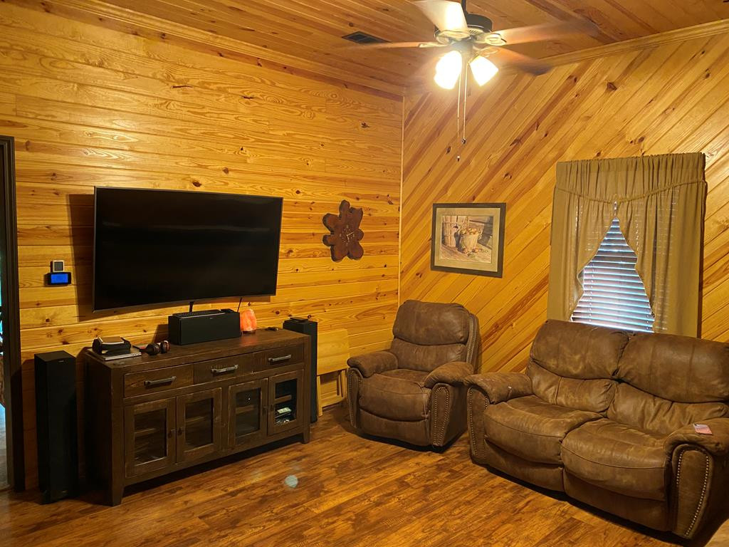 6088 Sylvarena Road Wesson, MS 39191 - Photo 16 of 33 Living area