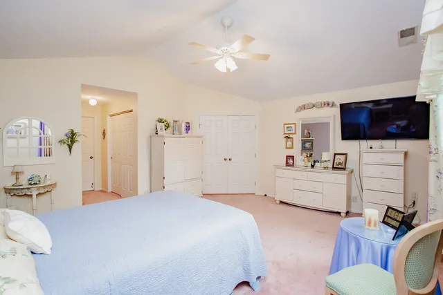 $384,900 | 1401 Plum Court, Unit D, Mount Prospect, IL 60056