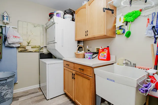 $384,900 | 1401 Plum Court, Unit D, Mount Prospect, IL 60056