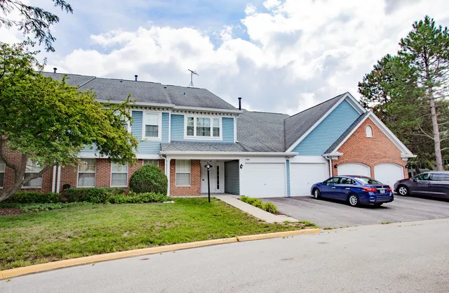 $384,900 | 1401 Plum Court, Unit D, Mount Prospect, IL 60056
