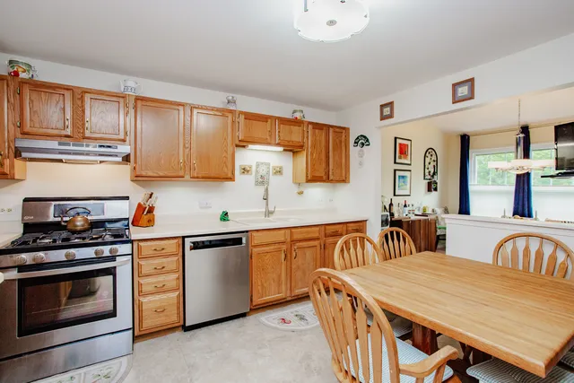 $384,900 | 1401 Plum Court, Unit D, Mount Prospect, IL 60056