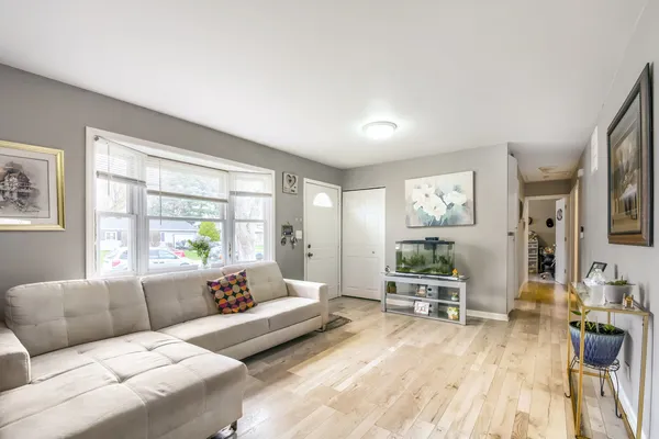 $270,000 | 18647 Pamela Place, Gurnee, IL 60031
