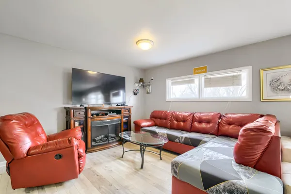 $270,000 | 18647 Pamela Place, Gurnee, IL 60031