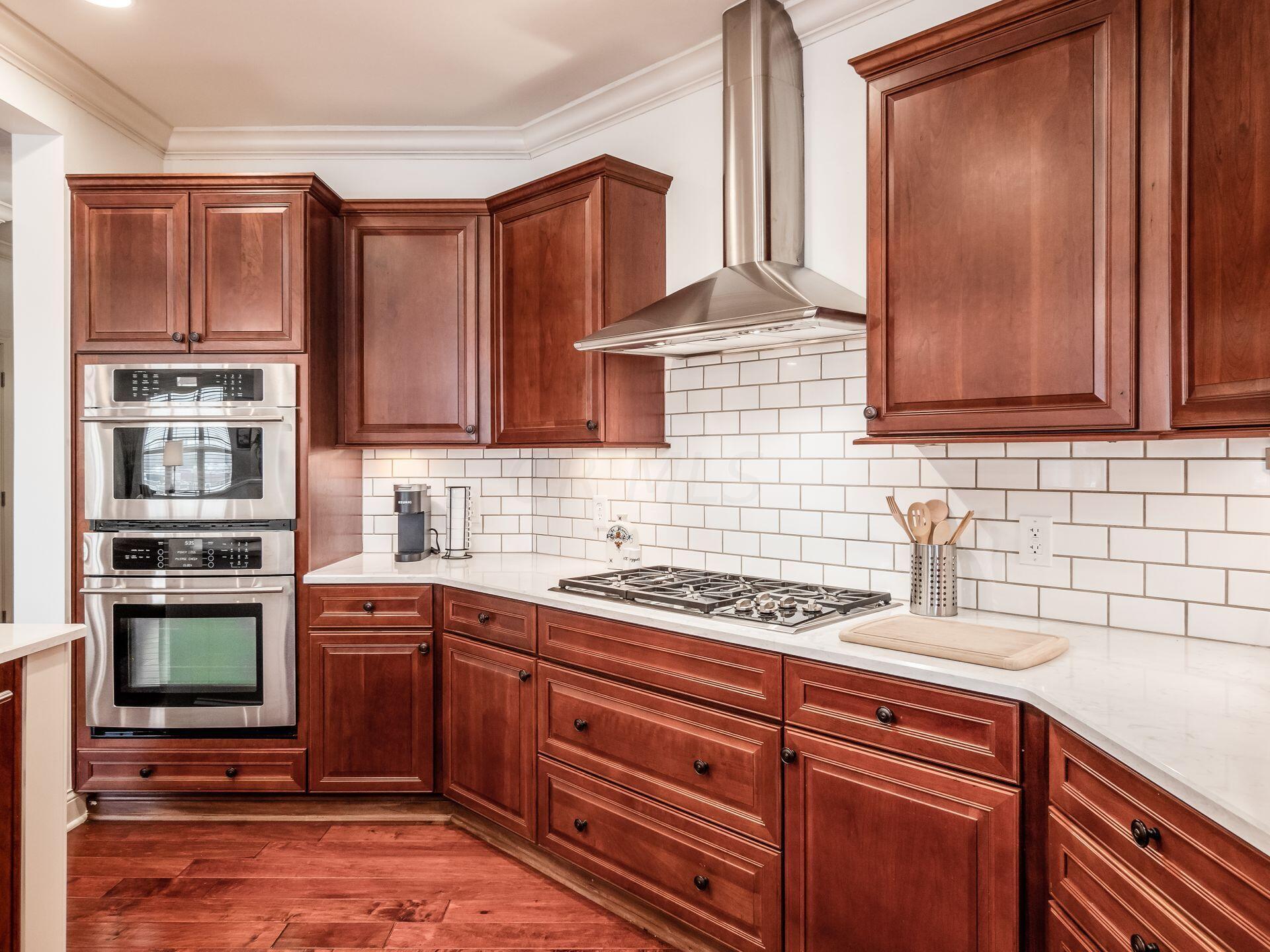 3175 Tremont Road, Unit 510 Columbus, OH 43221 - Photo 14 of 51 071_5e2ed8_A 3175 Tremont 030