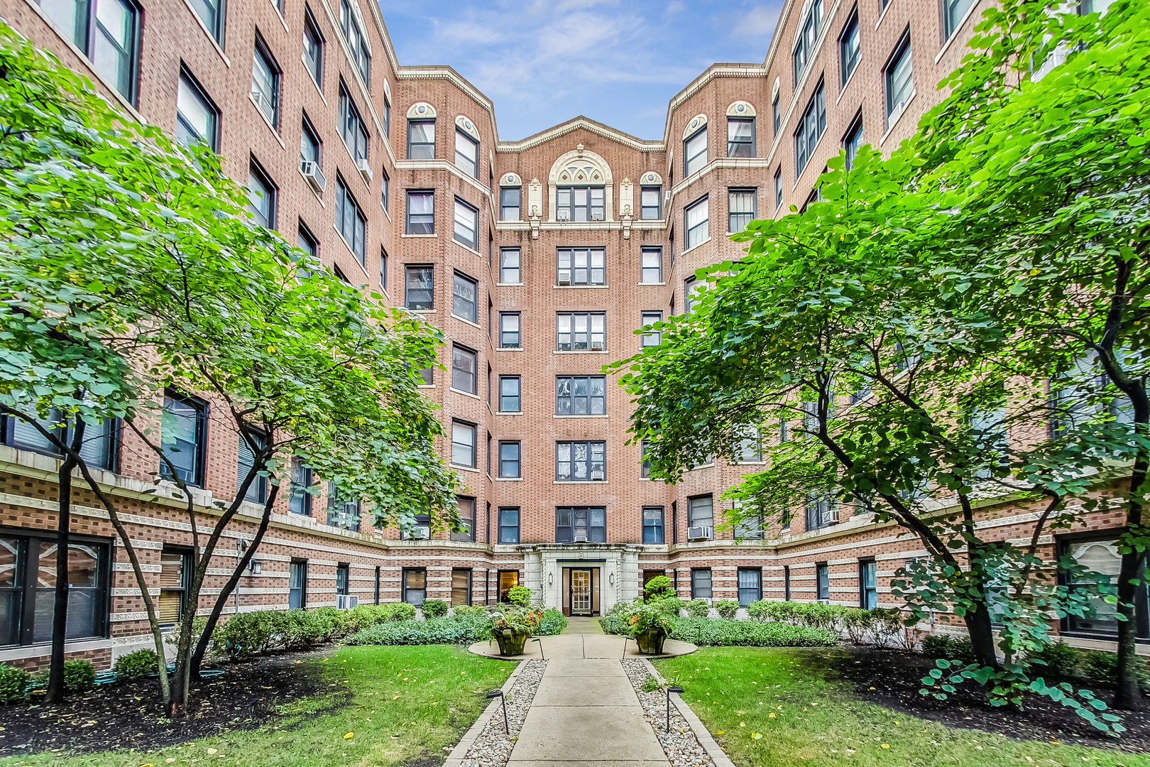 725 West Sheridan Road, Unit 402 Chicago, IL 60613 - Photo 1 of 31 a view of a large multi story building