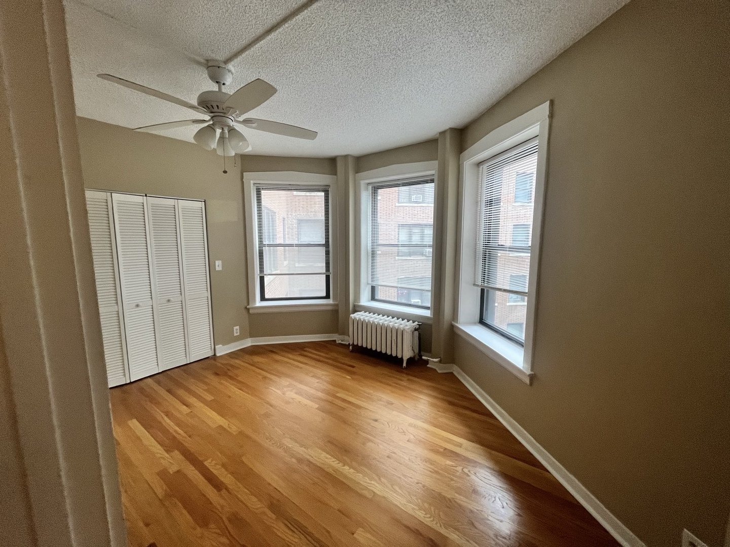725 West Sheridan Road, Unit 402 Chicago, IL 60613 - Photo 17 of 31 a view of an empty room with a window