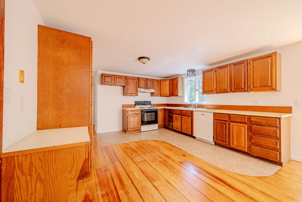 100 East Hill Road Wellfleet, MA 02667 - Photo 9 of 53 100_East_Hill-25