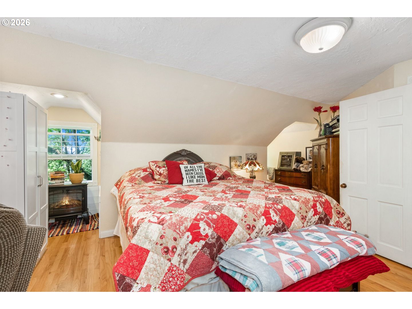 4300 Pacific Way Longview, WA 98632 - Photo 14 of 33 a bedroom with a bed and a table