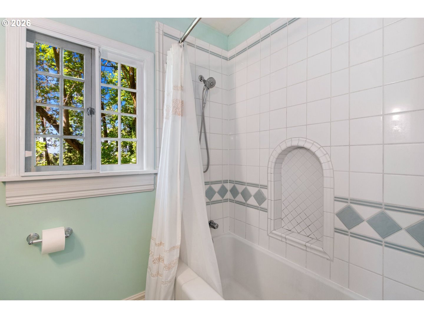 4300 Pacific Way Longview, WA 98632 - Photo 18 of 33 a bathroom with a sink a mirror and shower