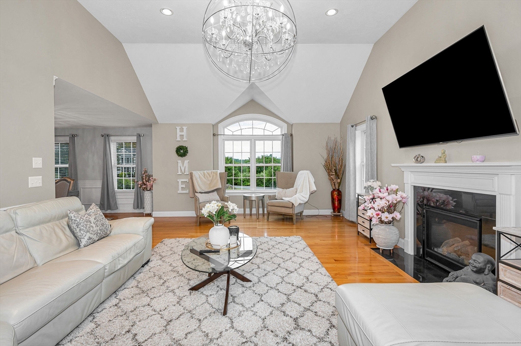 61 Saddle Road Dracut, MA 01826 - Photo 8 of 40