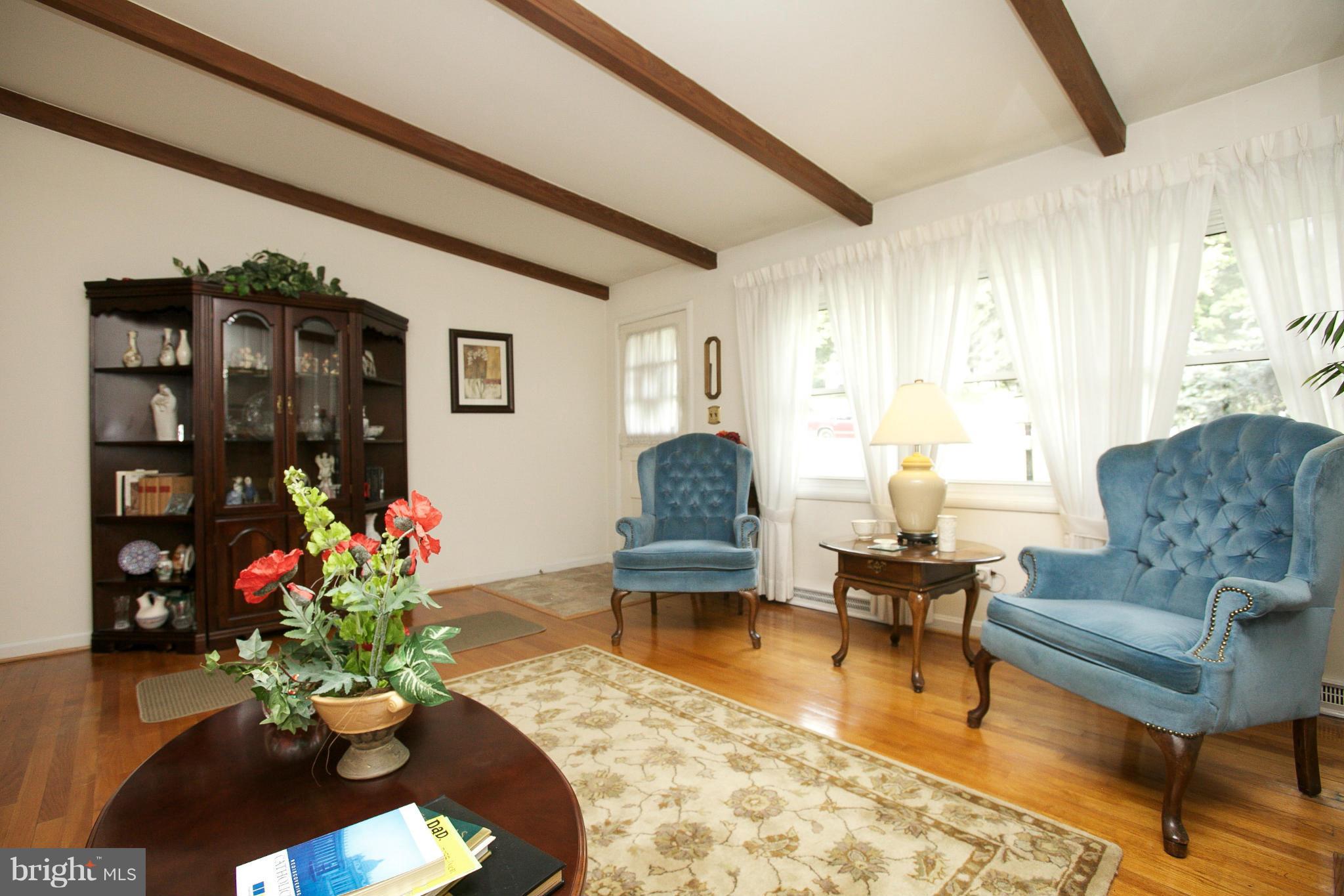 6734 Glenkirk Road Baltimore, MD 21239 - Photo 3 of 28 Living Room