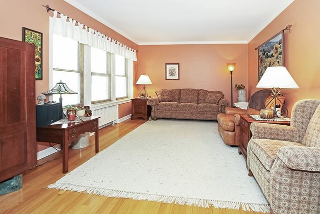 100 Pine Avenue, Unit 4 Riverside, IL 60546 - Photo 3 of 13