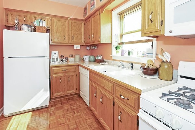 100 Pine Avenue, Unit 4 Riverside, IL 60546 - Photo 7 of 13