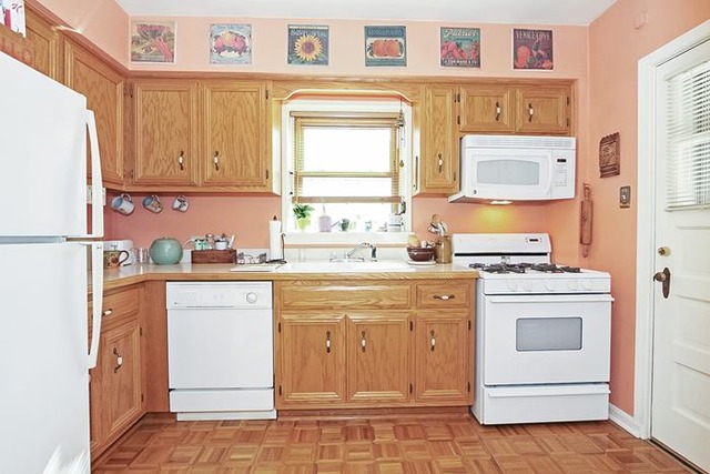 100 Pine Avenue, Unit 4 Riverside, IL 60546 - Photo 8 of 13