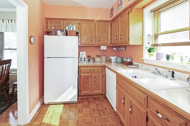 100 Pine Avenue, Unit 4 Riverside, IL 60546 - Photo 9 of 13
