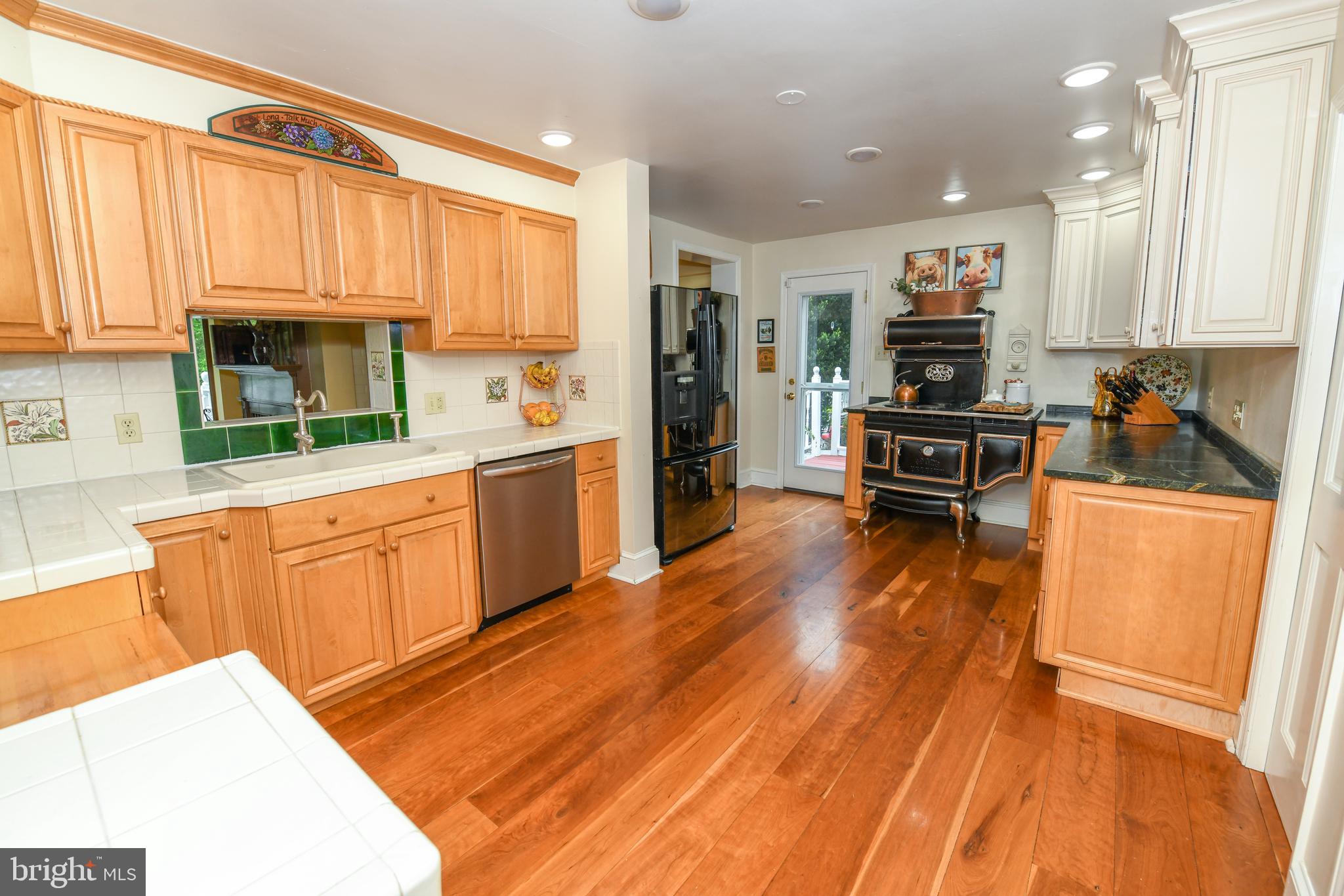 2488 Pine Road Huntingdon Valley, PA 19006 - Photo 15 of 56 Kitchen